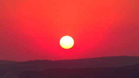 large disk of the setting sun. timelapse.