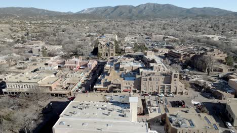 Downtown-Santa-Fe,-New-Mexico-with-drone-video-wide-shot-moving-in