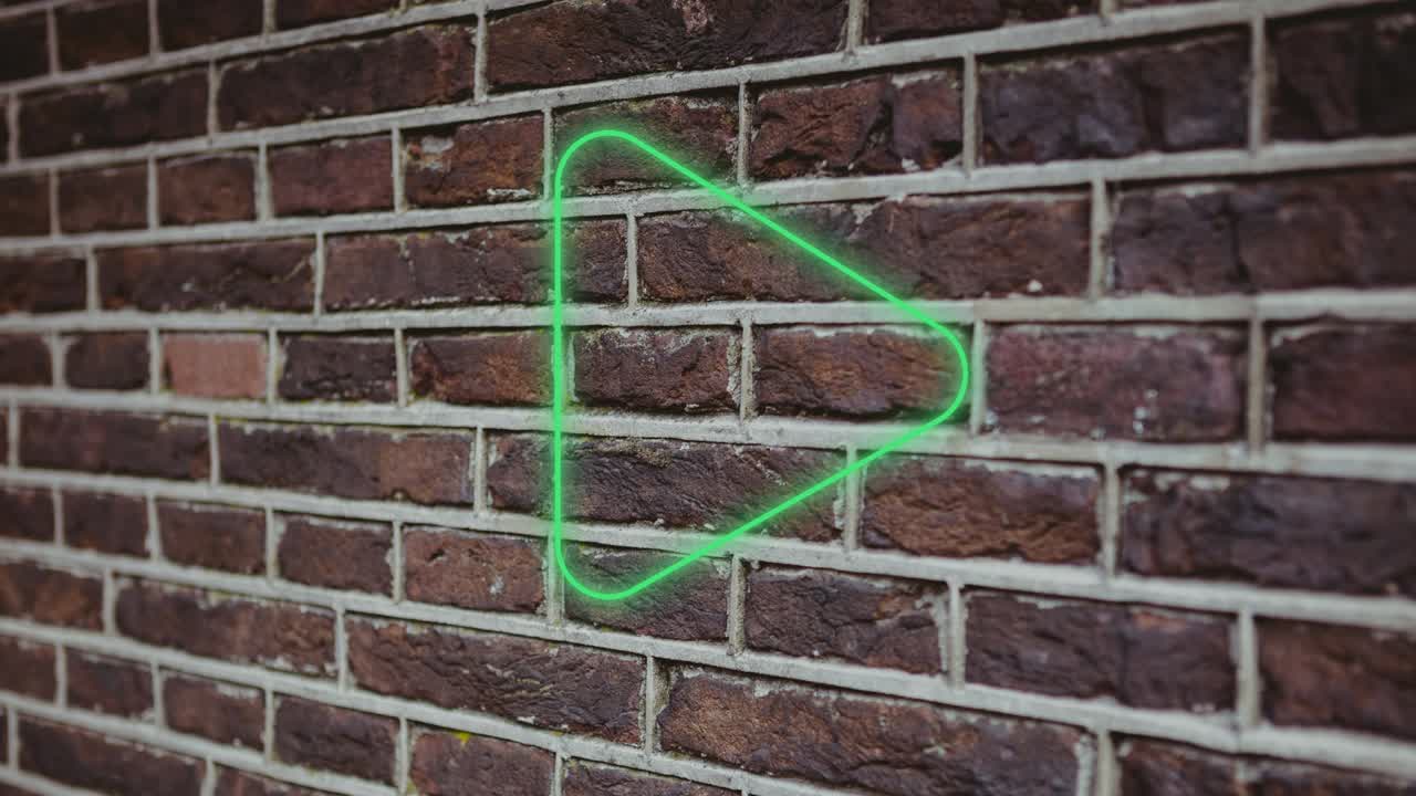 벽돌 벽에 빛나는 네온 재생 버튼 아이콘의 애니메이션