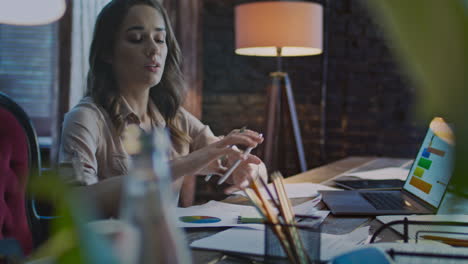 concentrated businesswoman making notes on paper. hurry specialist answer call