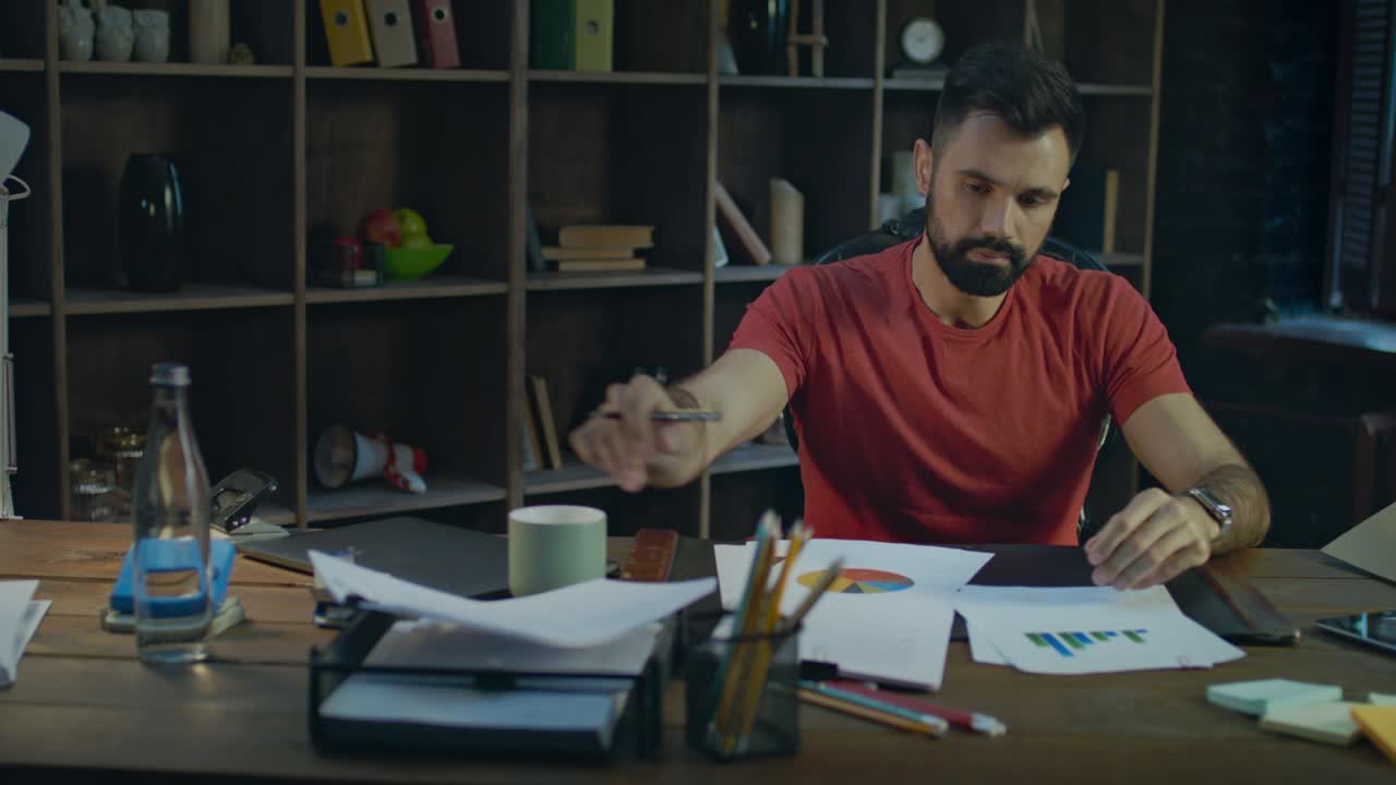 el trabajo monótono también es importante. el trabajo de negocios