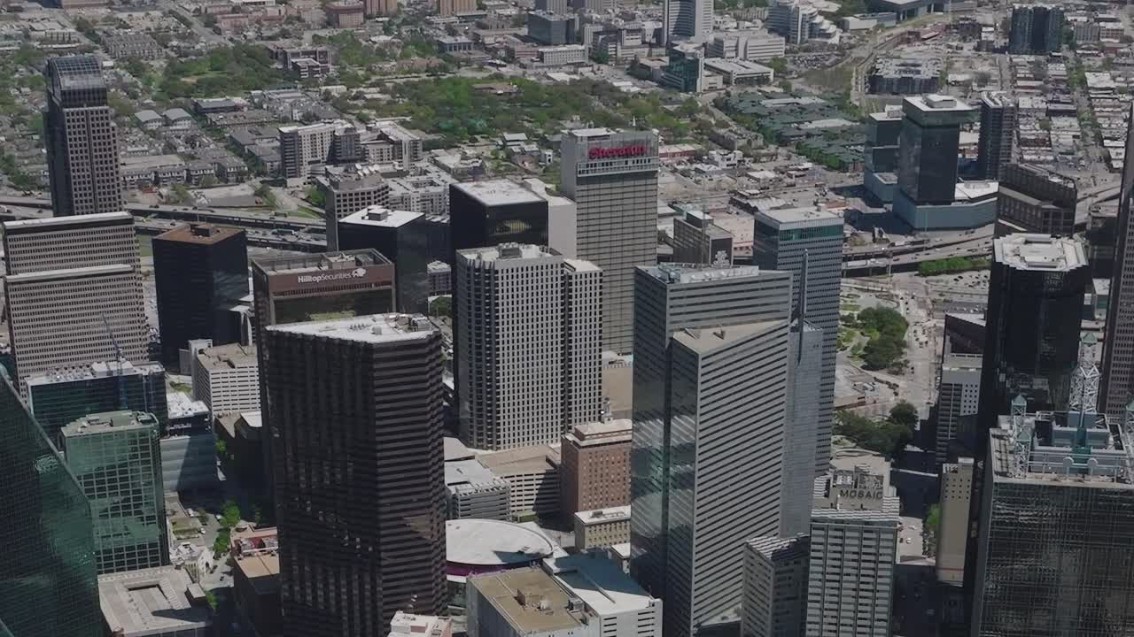 Vista da região central de Dallas, Texas, de cima, com edifícios e estradas visíveis