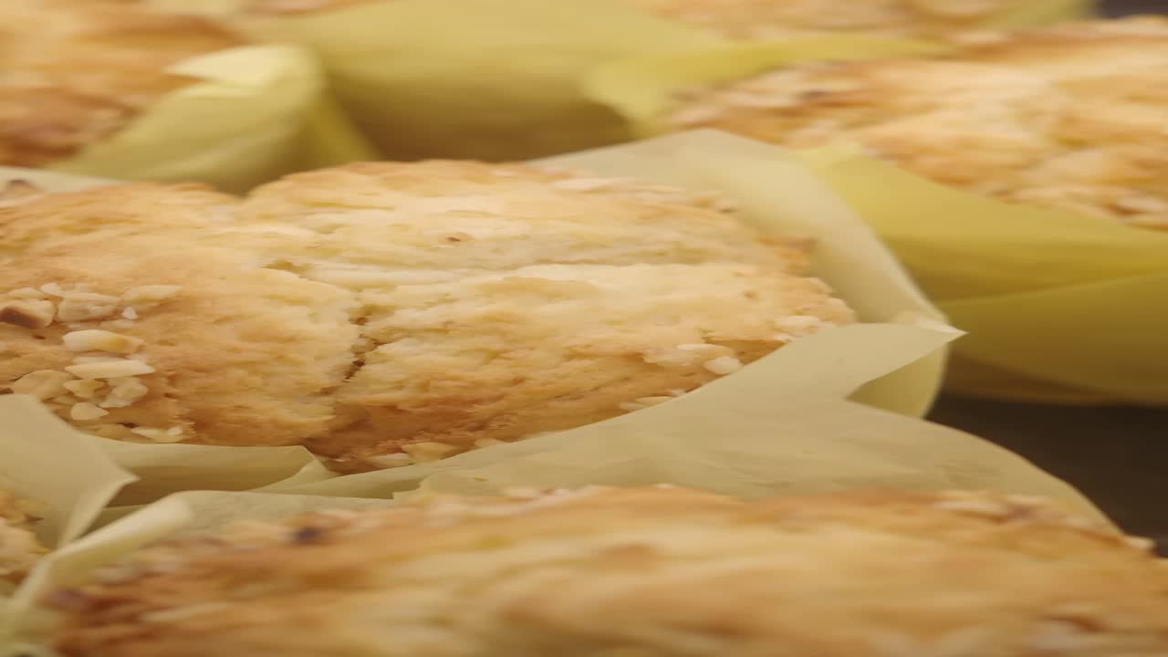 아몬드 머핀의 클로즈업