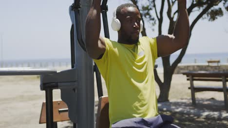 Man-exercising-in-an-urban-park