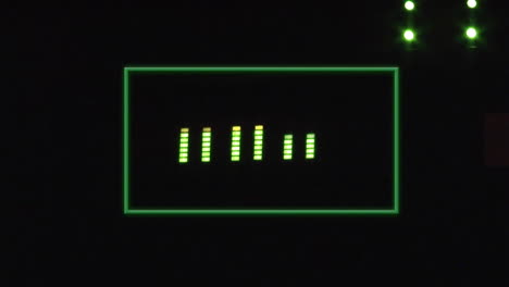 animación de barras de ecualizador verde sobre fondo negro con marco rectangular