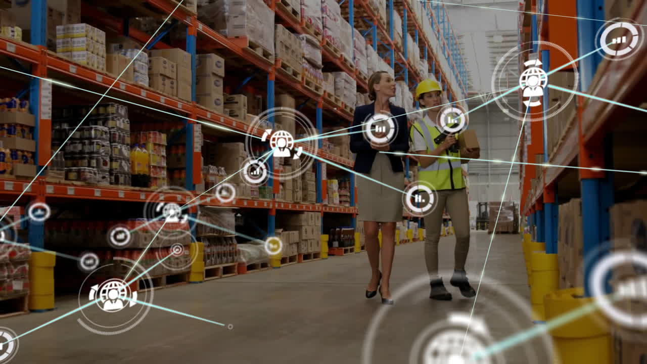 animación de la red de conexiones sobre la trabajadora caucásica y el supervisor en el almacén