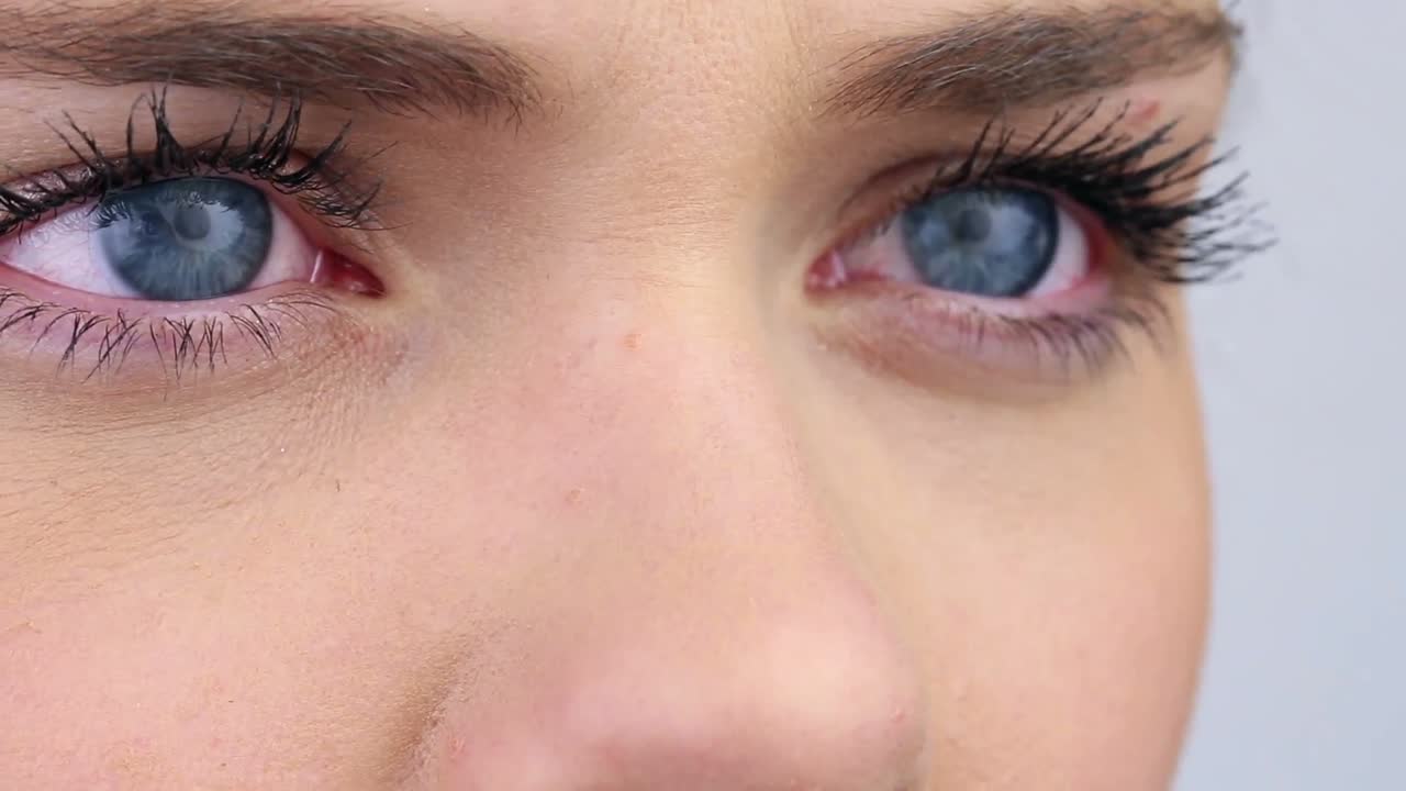 Вблизи женских глаз