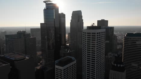 Downtown-Minneapolis,-Minnesota,-skyline-on-a-sunny-day