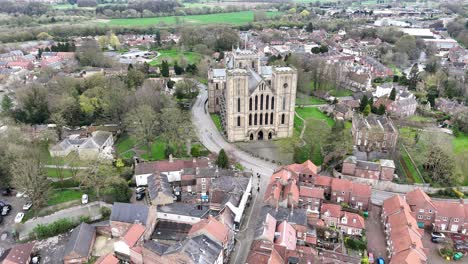 Kathedrale-Von-Ripon,-North-Yorkshire,-Großbritannien,-Drohne,-Luftaufnahme