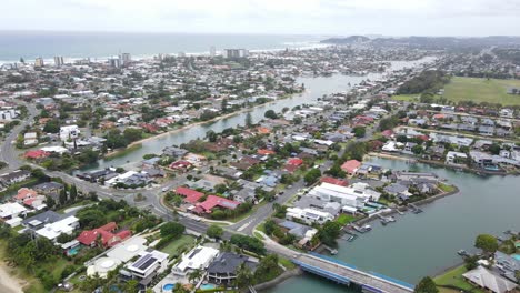 Lake-Awonga-Reserve-And-Tallebudgera-Drive-Across-The-Creek-In-Gold-Coast,-Queensland