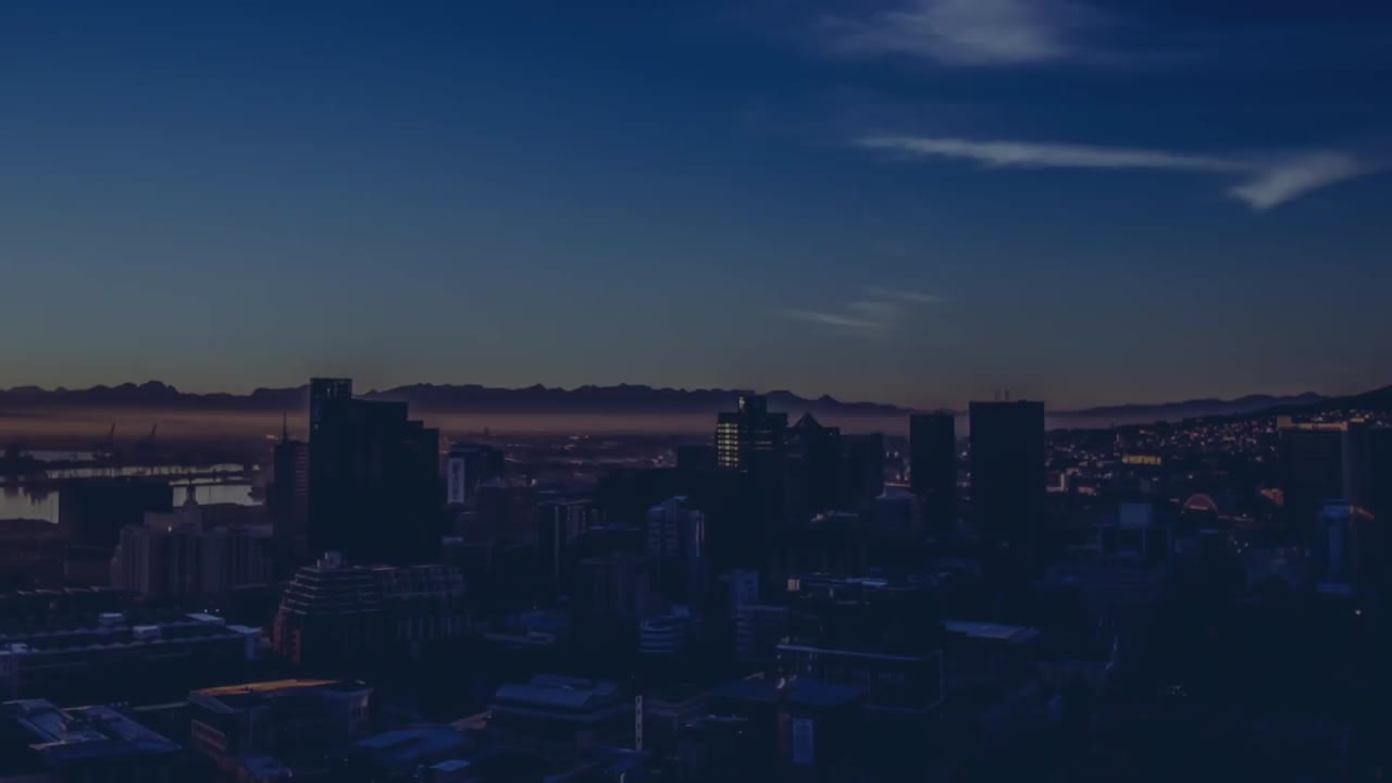 플래시 판매 텍스트의 애니메이션, 추상적인 패턴, 구름 하늘에 대한 현대 도시 풍경의 실루