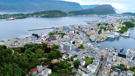 Luftaufnahmen-Der-Stadt-Alesund,-Norwegen