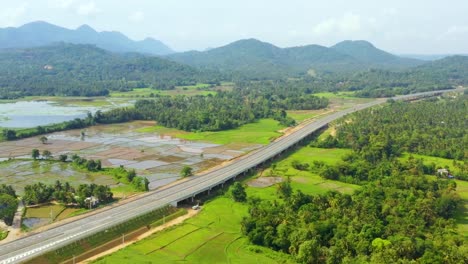 Schnellstraßen-Drohnenaufnahmen,-Transportindustrie,-Wirtschaftsentwicklung,-Straßen-Durch-Den-Wald,-Transport-Und-Reisen,-Autobahn-Sri-Lanka