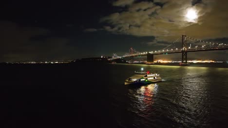 san francisco de noche con luna