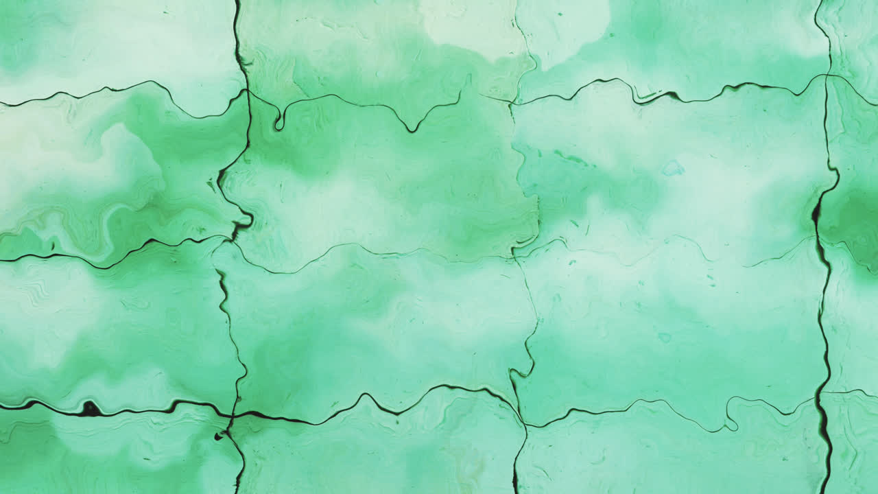 초록색 액체 배경에 노란색과 파란색 구름 위에 검은색으로 거대한 판매 텍스트의 애니메이션