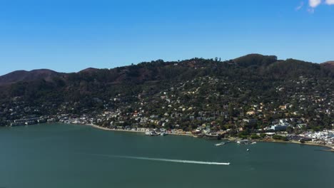 Costa-De-La-Ciudad-De-Sausalito-Cerca-Del-área-De-La-Bahía-De-San-Francisco,-California---Antena