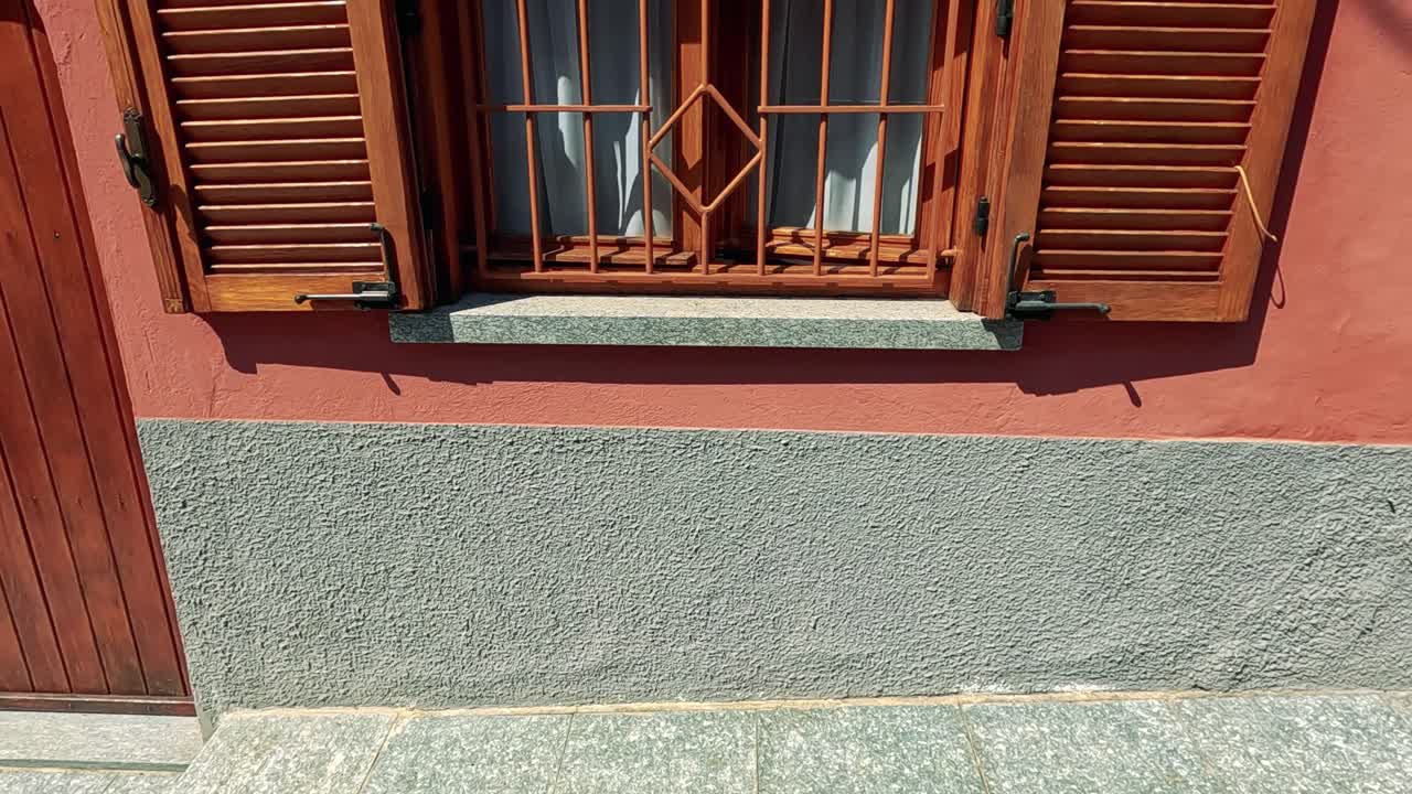 은 이탈리아 날에 셔터가 열립니다.