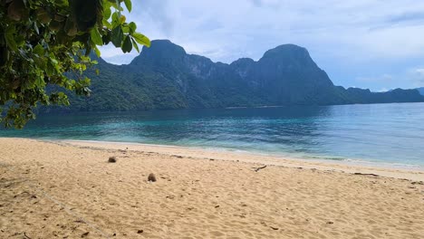 Empty-Sandy-Tropical-Beach-and-Bay,-Panorama