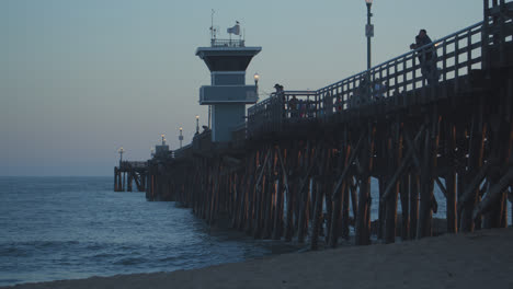 Surf-En-Cámara-Lenta-Y-El-Muelle-De-La-Playa-De-Las-Focas