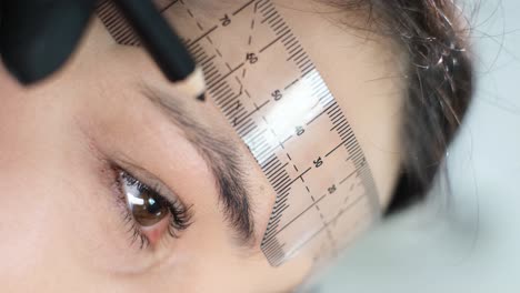 eyebrow shaping and mapping for beauty treatment