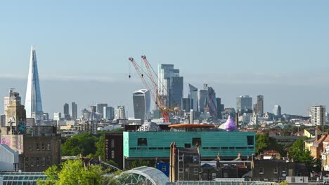 Blick-Auf-Zeitgenössische-Gebäude-In-Der-City-Of-London,-England-Tagsüber