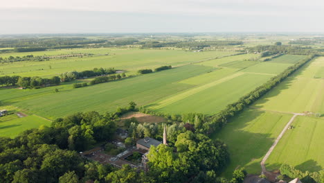 Neo-Renaissance-Gebäude-Von-Broekbergen-Und-Sein-Riesiges-Gehöft-In-Driebergen-Rijsenburg,-Niederlande