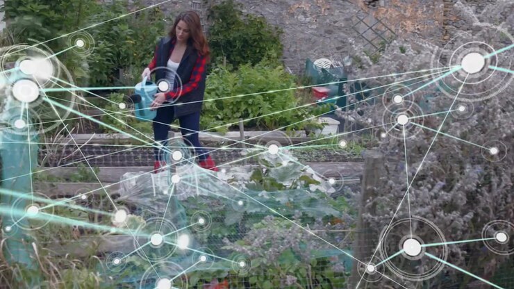 Donna che entra nell'inquadratura, annaffiando le piante con un annaffiatoio, con un overlay tecnologico che mostra nodi pulsanti sopra il letto.
