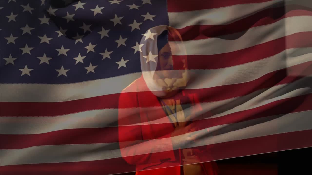 히자브를 입은 여성이 마이크를 들고 얘기하는 미국 국기를 흔들고 있는 애니메이션