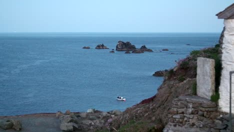 static shot of the ocean at lizard point in cornwall