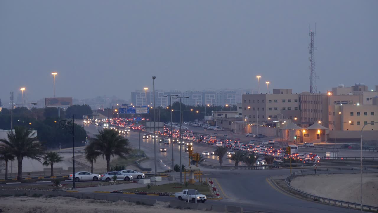 se impuso toque de queda, cuarentena y bloqueo en toda arabia saudita por precauciones contra covid-19