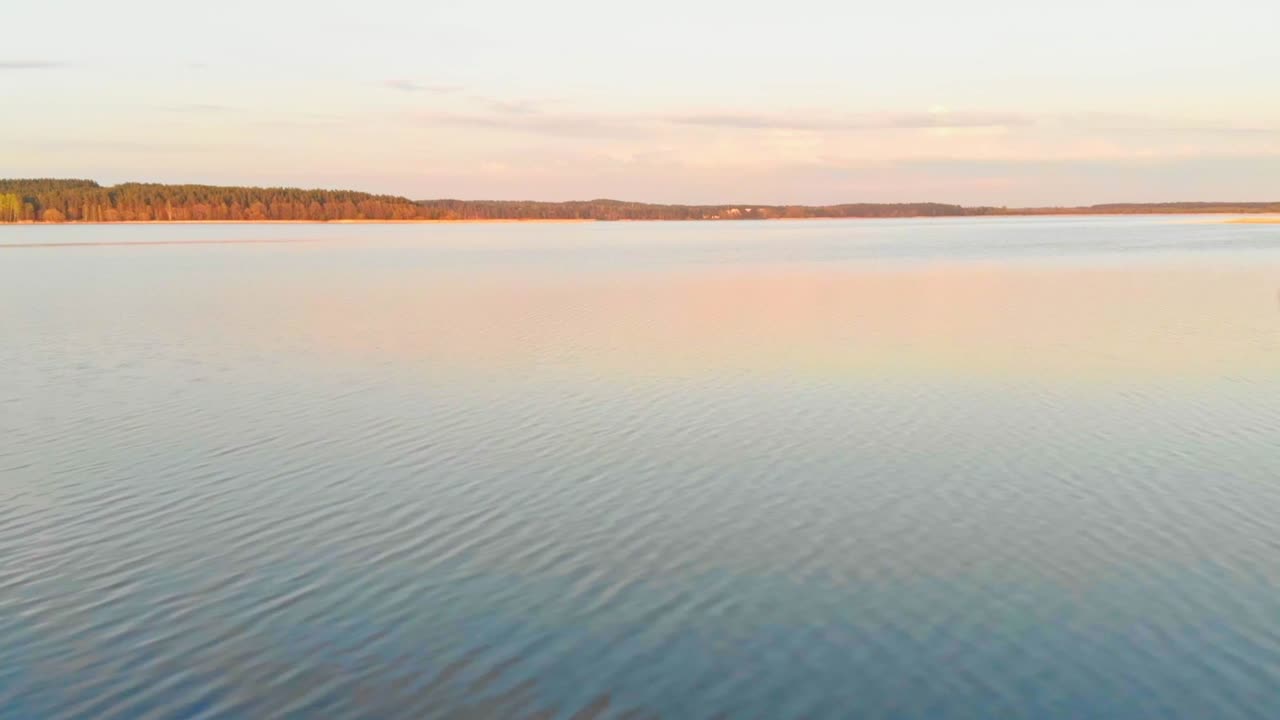 ondas escénicas de la hora dorada del lago jugla antena de riga letonia