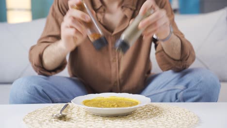 el hombre que ama la comida picante.