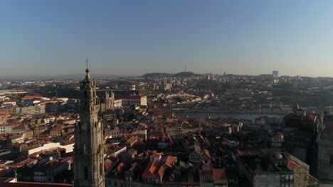 Torre-De-Los-Clérigos-Y-Ciudad-De-Oporto,-Portugal