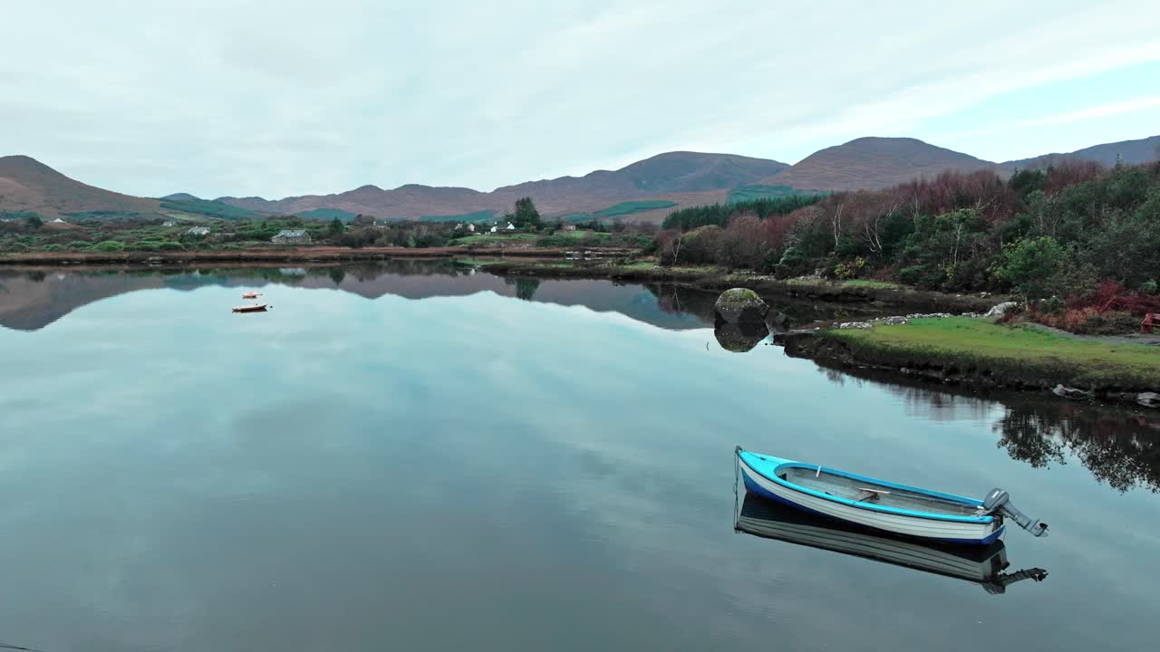 drone anillo de kerry salvaje camino atlántico en un día de otoño