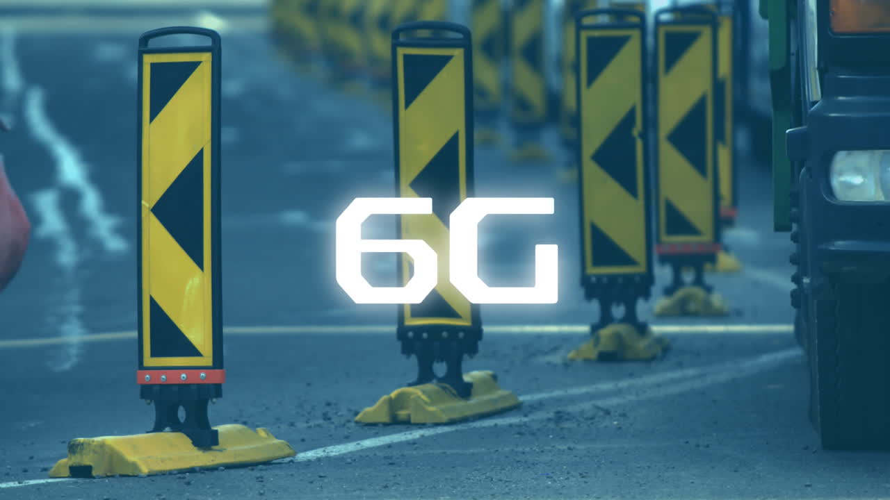 светящийся текст 6g на фоне дорожных знаков предосторожности и городского движения на фоне