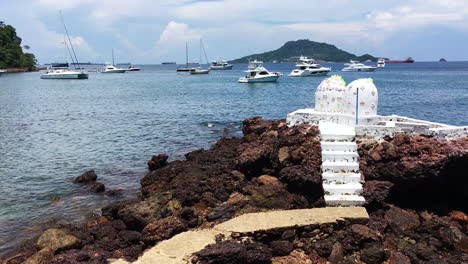 Boats-sitting-in-Panamenian-island-Taboga