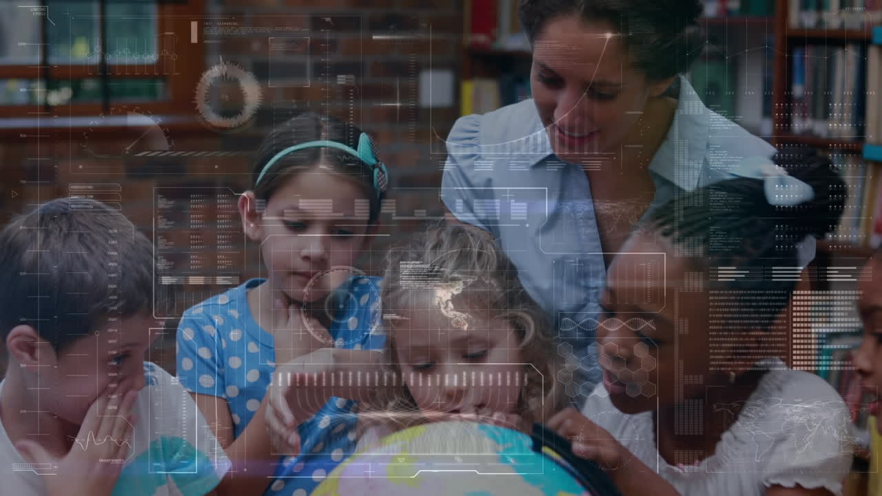 animación del procesamiento de datos sobre escolares y maestros que miran el globo en clase