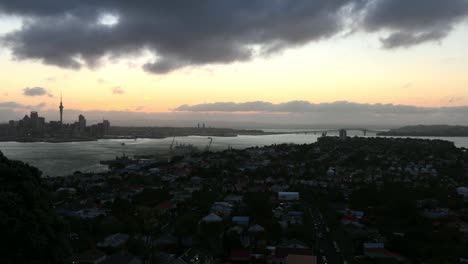 Timelapse-De-La-Puesta-De-Sol-En-La-Ciudad-De-Auckland,-Vista-Desde-El-Punto-Norte,-Nueva-Zelanda