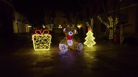video de drones de las luces y decoraciones navideñas en el parque de la ciudad de puebla