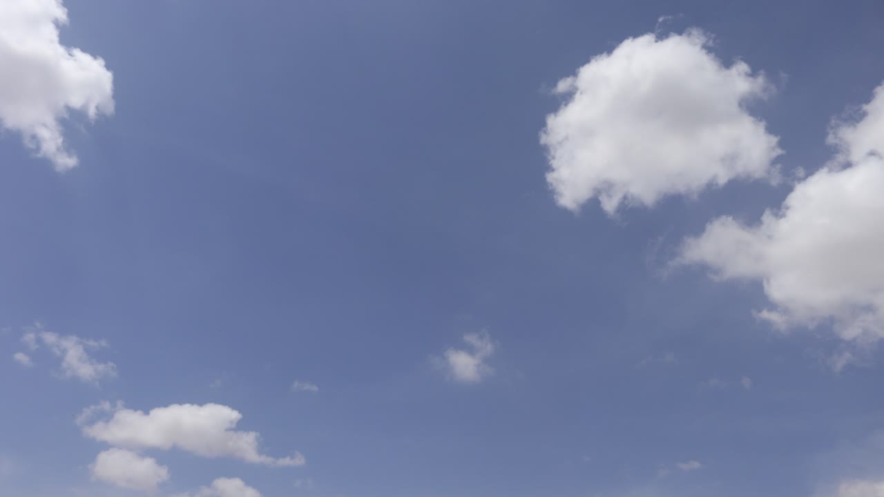 움직이는 구름의 타임랩스