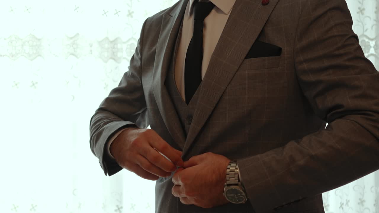 groom's preparing himself for wedding close up