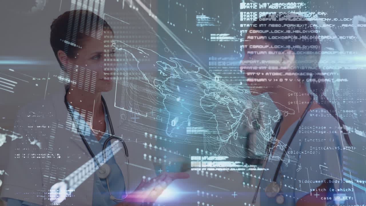 데이터 처리 및 세계 지도의 애니메이션 행복한 다양한 여성 의사들이 이야기하고 있습니다.