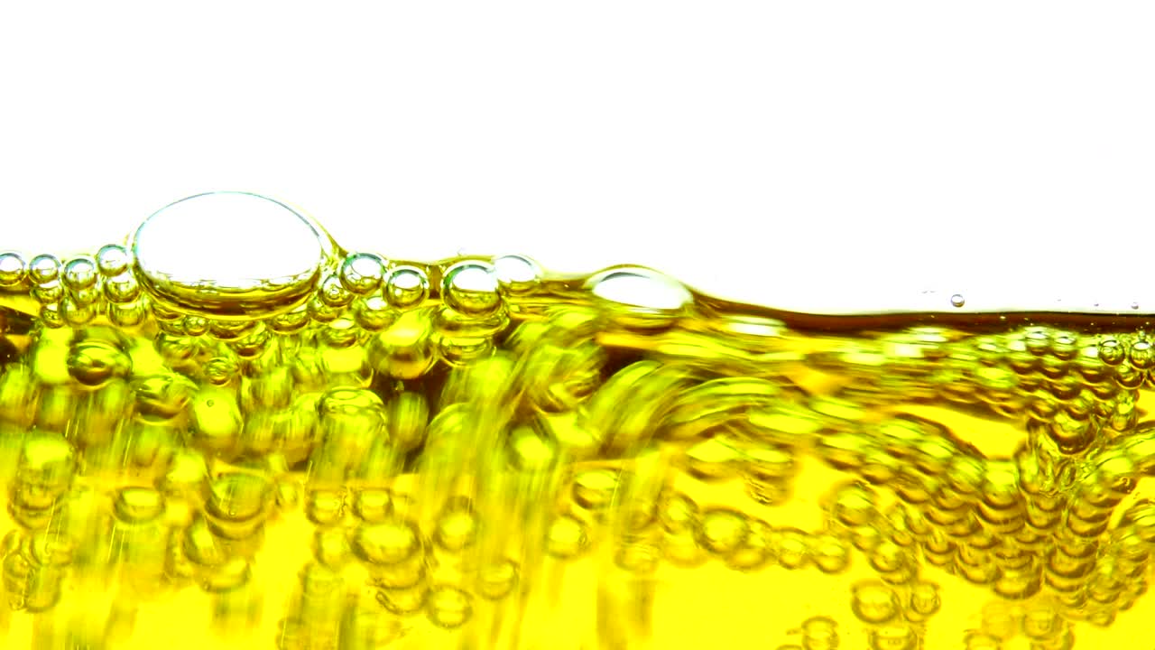 пузырьки воды за стеклянным фоном