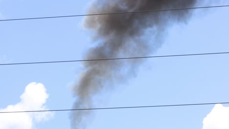 progresión de las columnas de humo de una chimenea