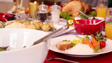 Mesa-De-Cena-Navideña-Con-Comida