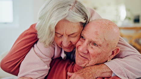 Senior-couple,-kiss-and-home-with-hug