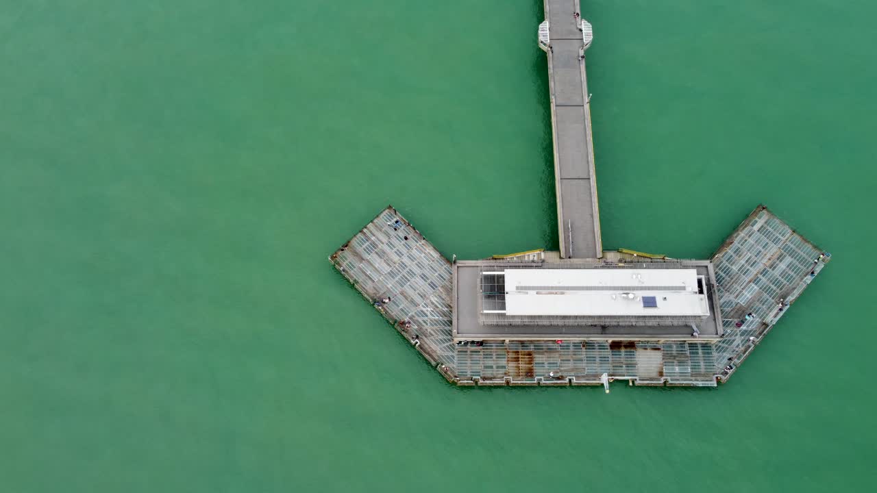 imágenes épicas de drones en 4k del muelle deal en kent, reino unido