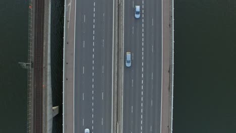 Aerial-view-of-a-motorway-that-passes-over-a-river