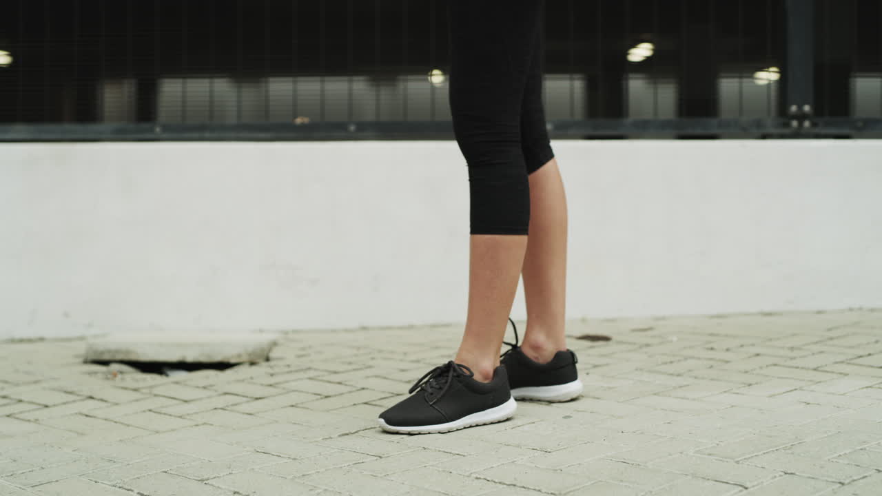 달리기 신발을 입고 도망쳐!