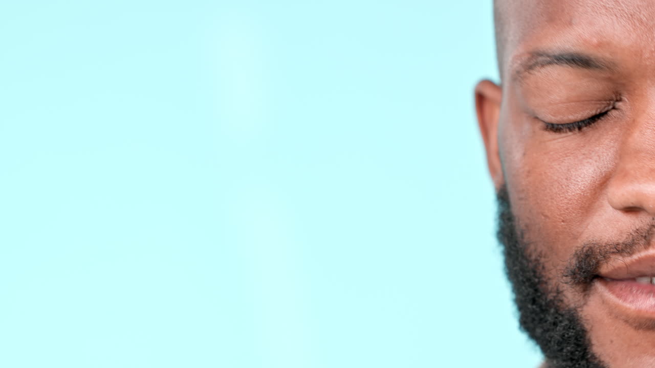 Wow, occhi e viso di uomo di colore in studio